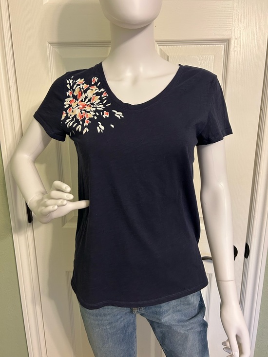 LOFT Tops - LOFT Navy Short-Sleeve Tee with Coral & White Floral Shoulder